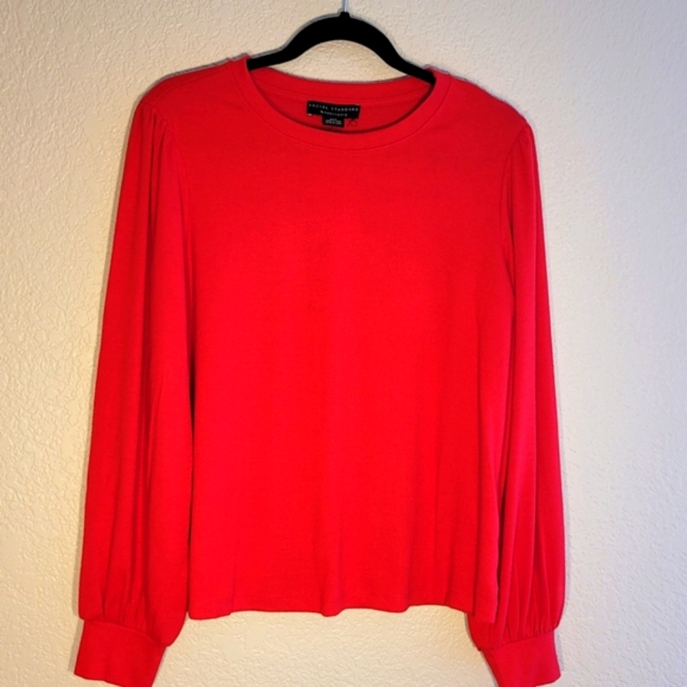 WOMENS SMALL RED LONG SLEEVED COZY SWEATER